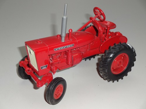 Ertl farmall 140 - , traktor