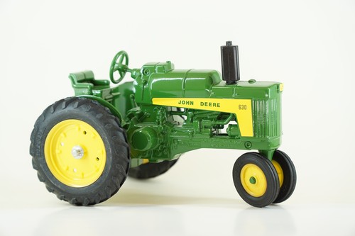 Ertl john deere - john,