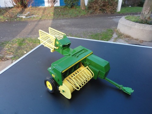 Ertl john deere 585 anhänger - john,