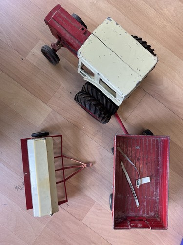 Ertl international - 1:16,